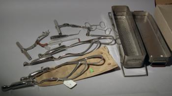 Steriliser, with 2 obstetrical forceps